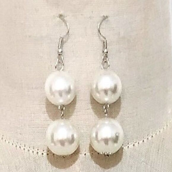 Lucite Bead White Faux Pearl Statement Necklace - Picture 3 of 7